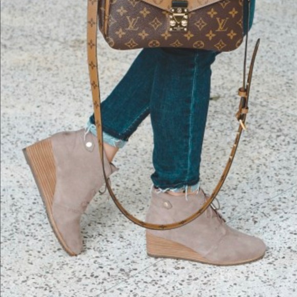 Dr. Scholl's Conquer Women's Wedge Ankle Boots - Picture 8 of 8